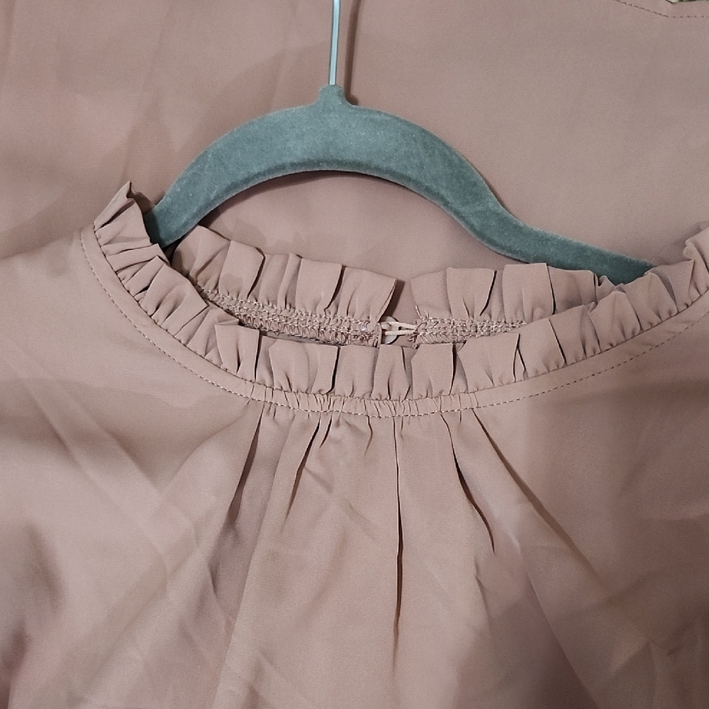 Chic Mauve Ruffle Blouse - Picture 2 of 5